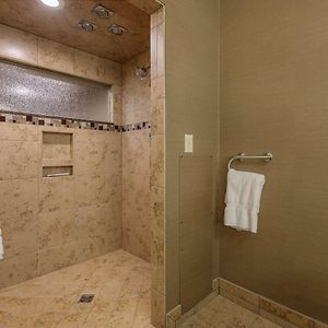 Superior King Suite